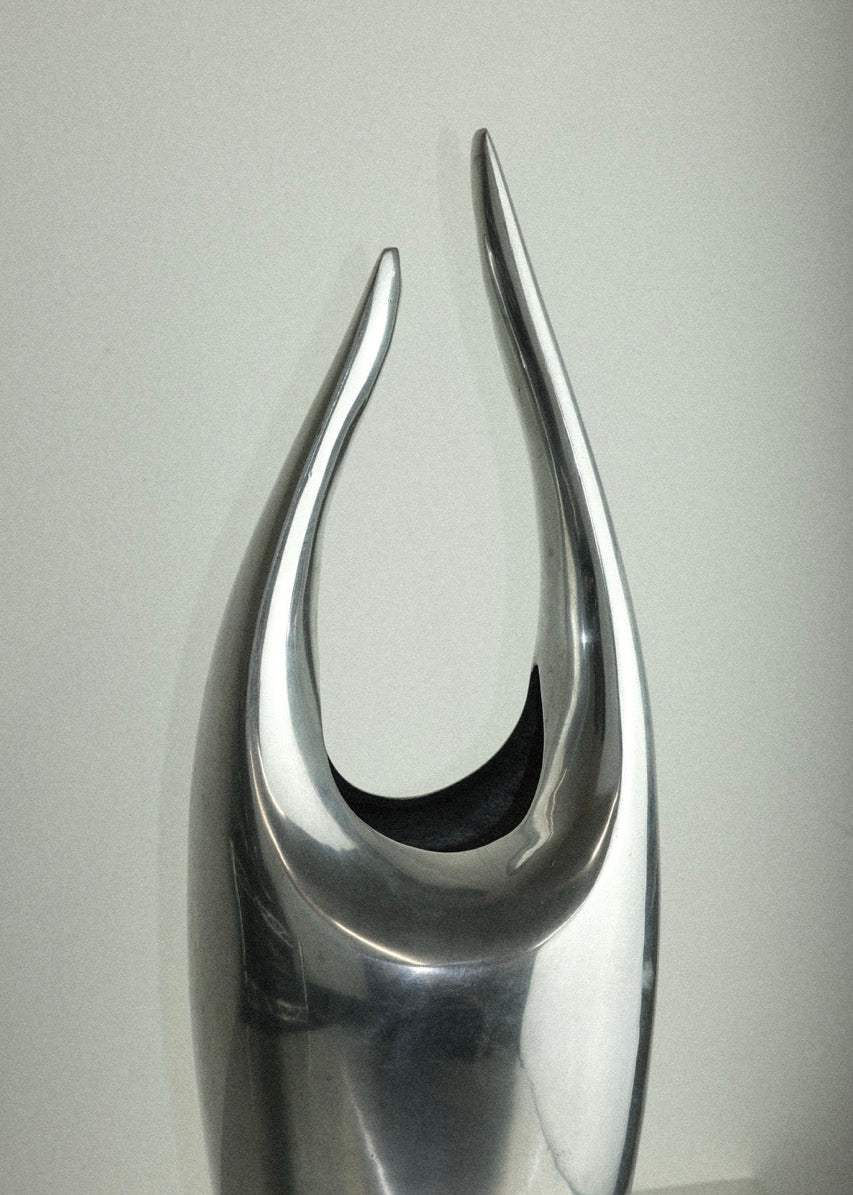 vase sculptural en fonte d’aluminium – années 70
