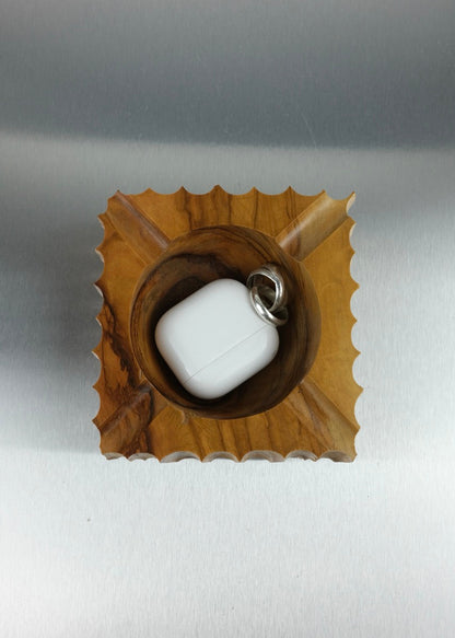 cendrier en bois au design brutaliste