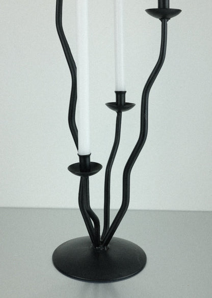 chandelier brutaliste en fer noir