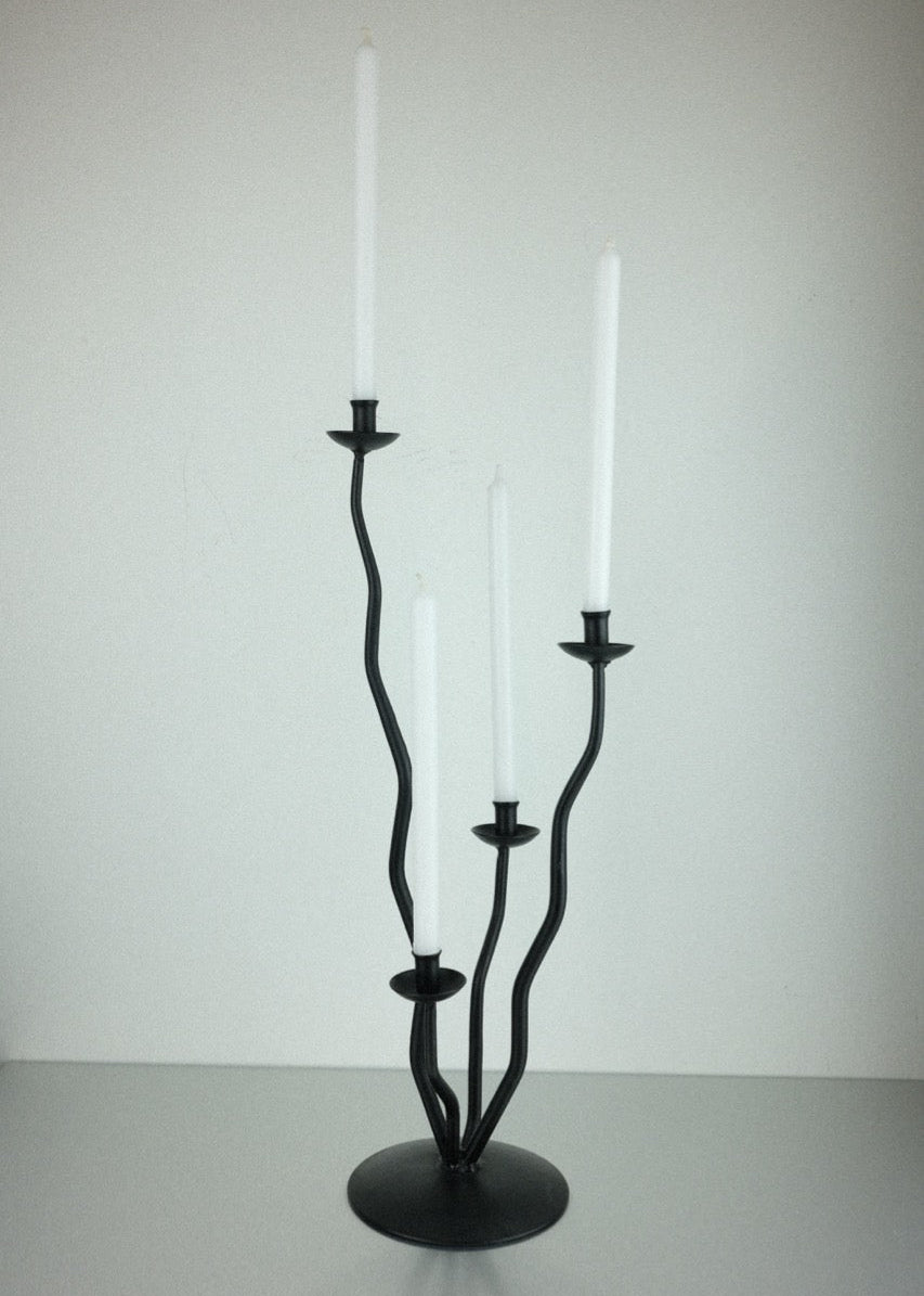 chandelier brutaliste en fer noir