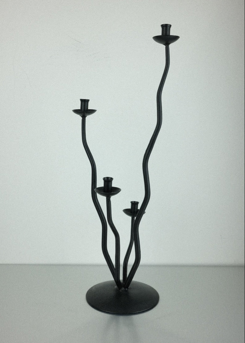 chandelier brutaliste en fer noir