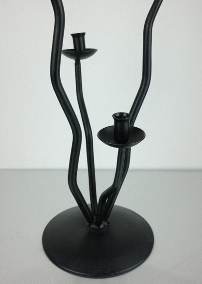 chandelier brutaliste en fer noir