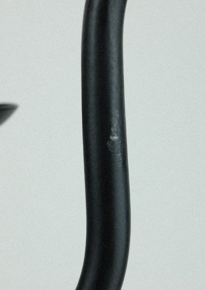 chandelier brutaliste en fer noir