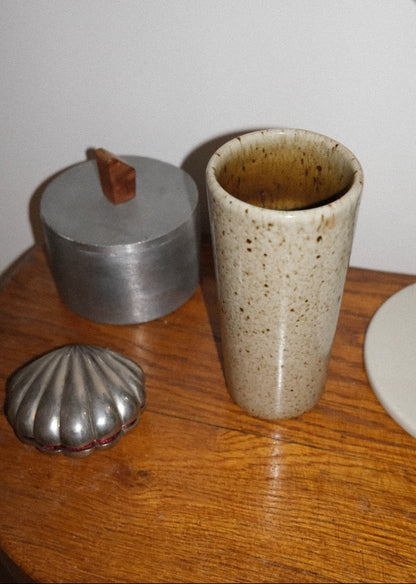 gobelet vintage en grès moucheté