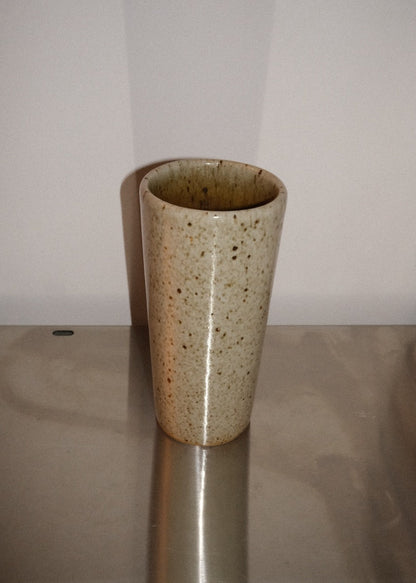 gobelet vintage en grès moucheté