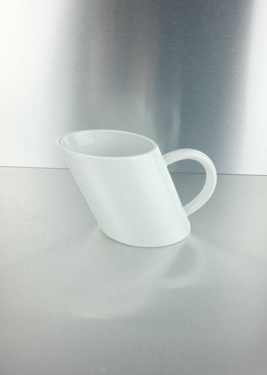 tasse moderne en porcelaine blanche