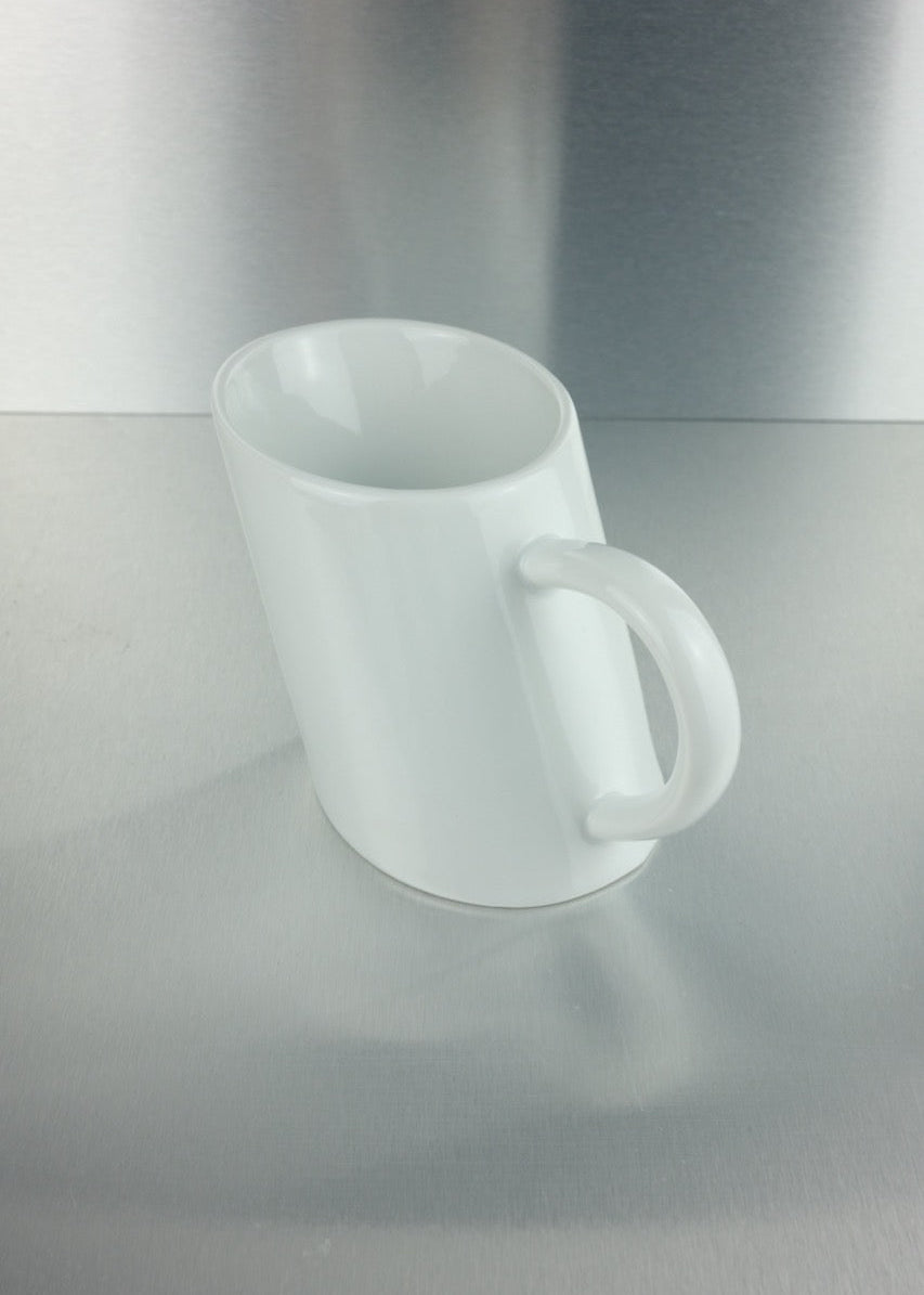 tasse moderne en porcelaine blanche