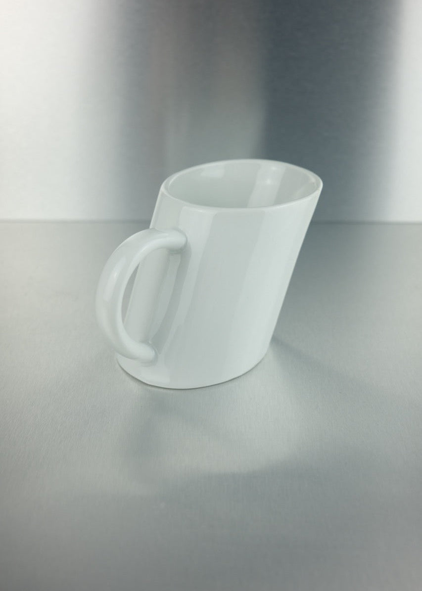 tasse moderne en porcelaine blanche