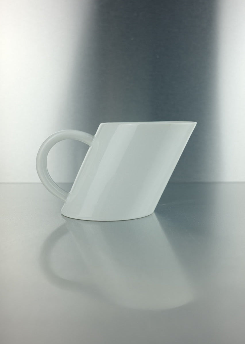 tasse moderne en porcelaine blanche