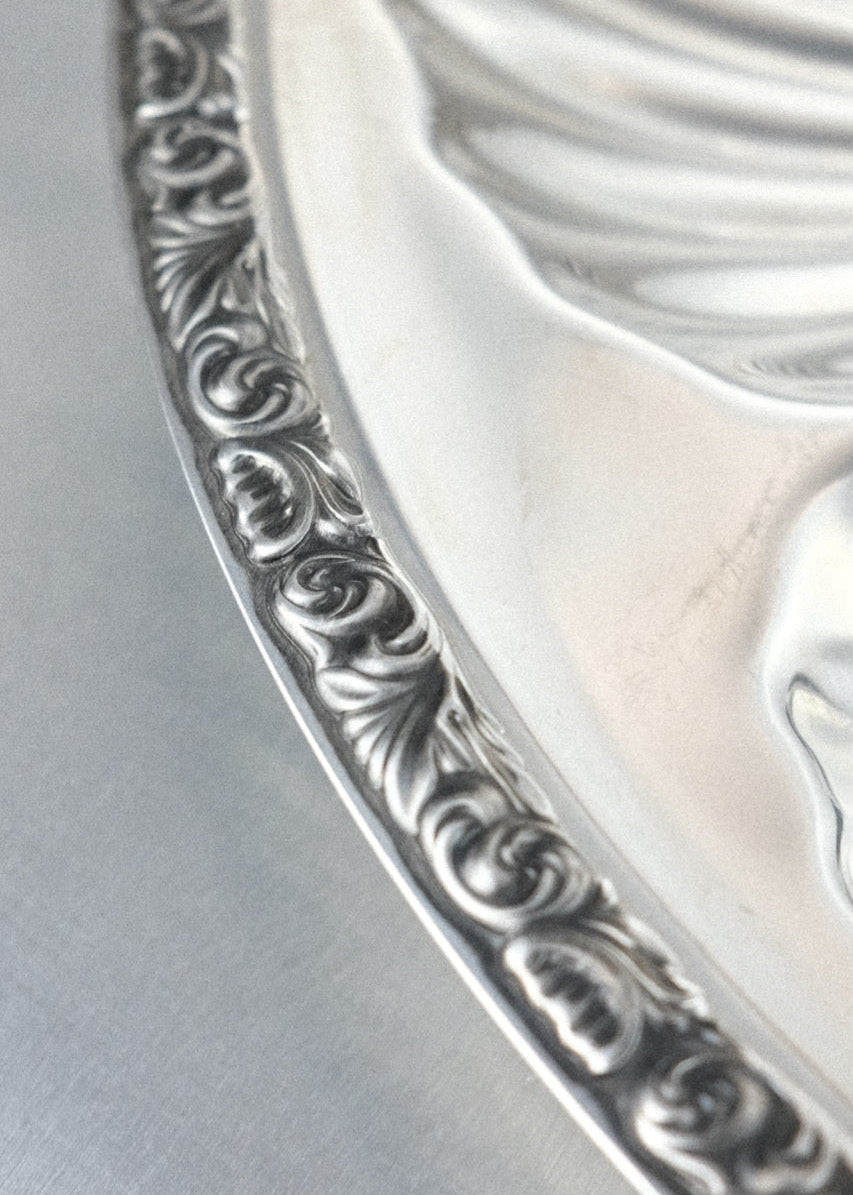 plateau en métal argenté motif coquillage