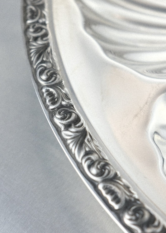 plateau en métal argenté motif coquillage