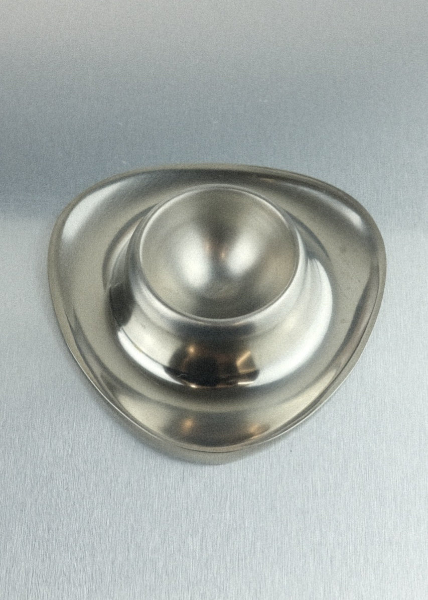 duo de coquetiers design en métal forme organique