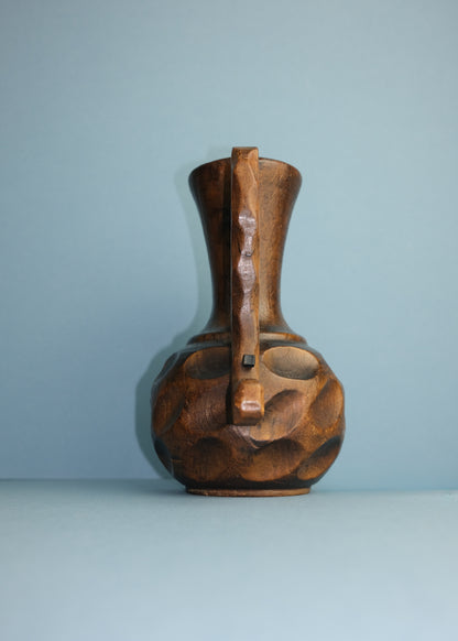 vase en bois sculpté