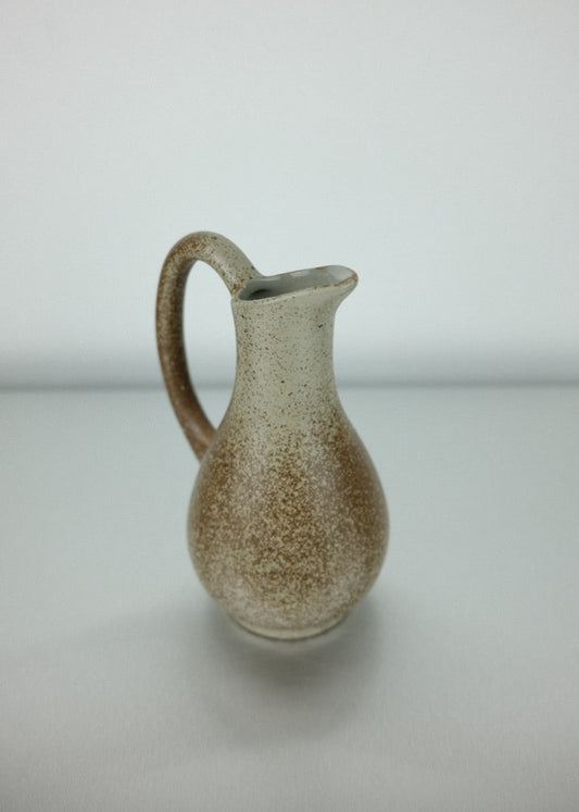 pichet en grès moucheté années 70
