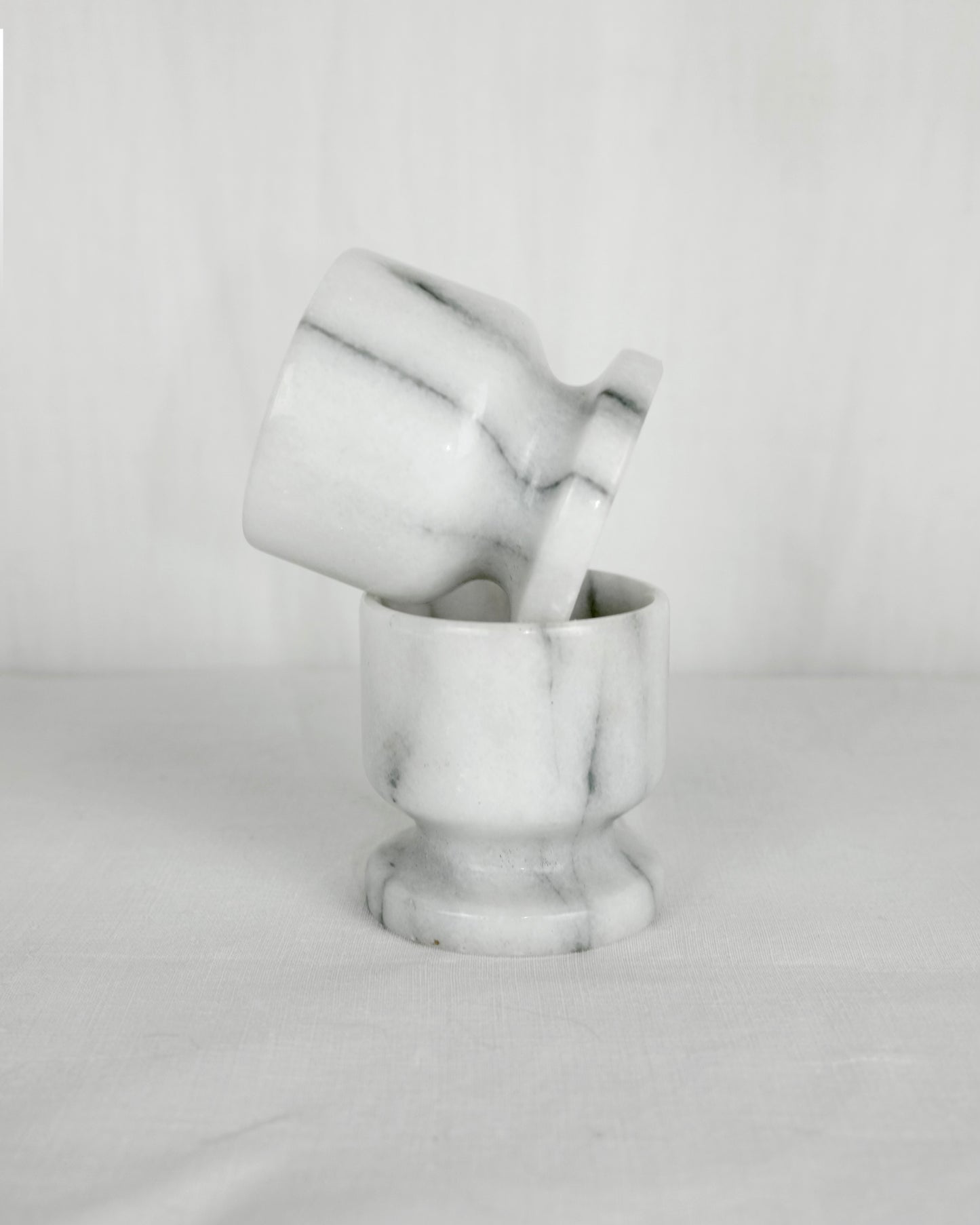 paire de coquetiers en marbre blanc & gris