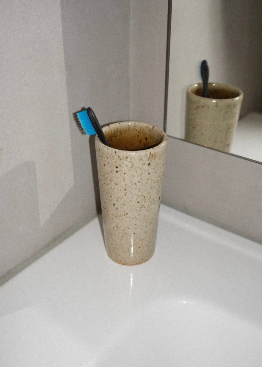 gobelet vintage en grès moucheté