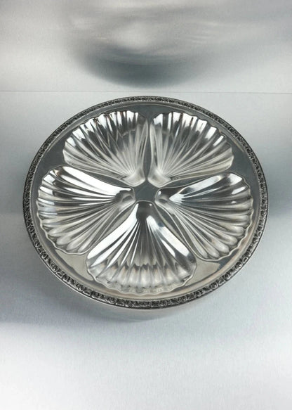 plateau en métal argenté motif coquillage